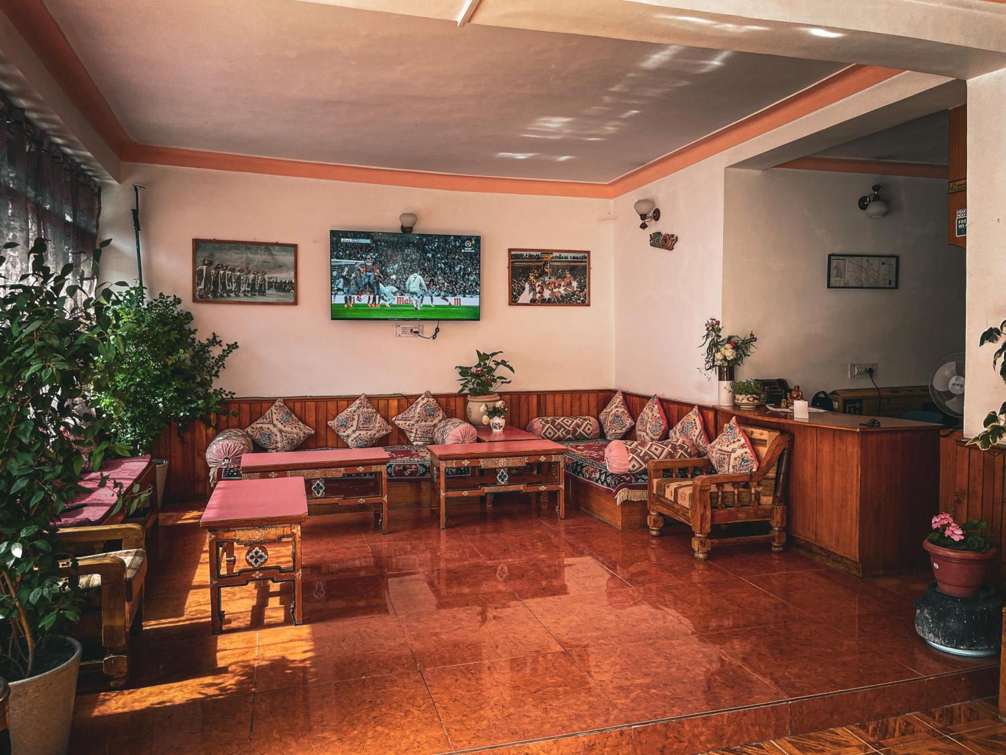 Hotel Shaynam ليه المظهر الخارجي الصورة